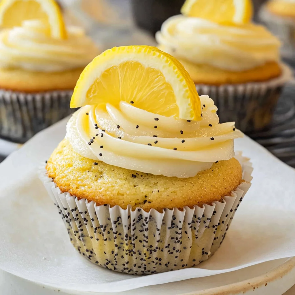 Lemon Poppy Seed Cupcakes with Lemon Curd Filling: Zesty ...